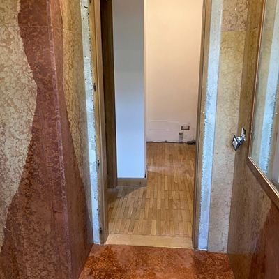 Rivestimento e pavimento bagno in marmo di Alberti Luigi